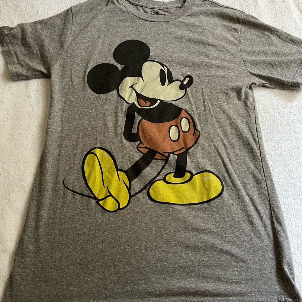 Disney shirt size medium